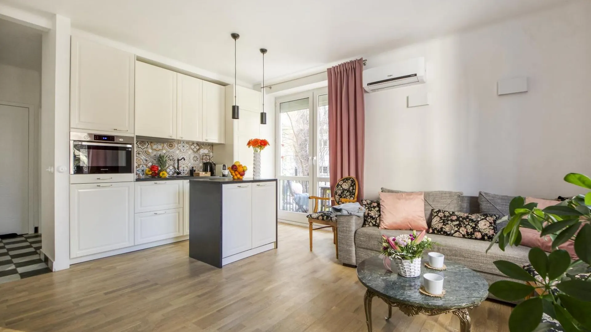 Warsaw City Center Apartment contacts