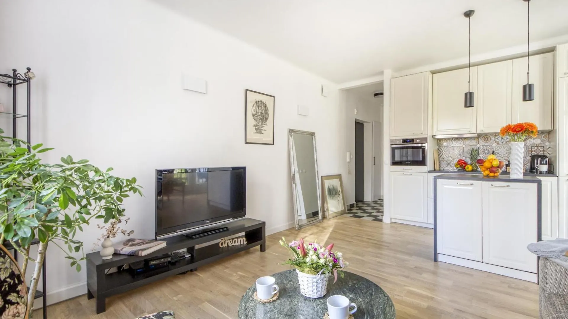Warsaw City Center Apartment