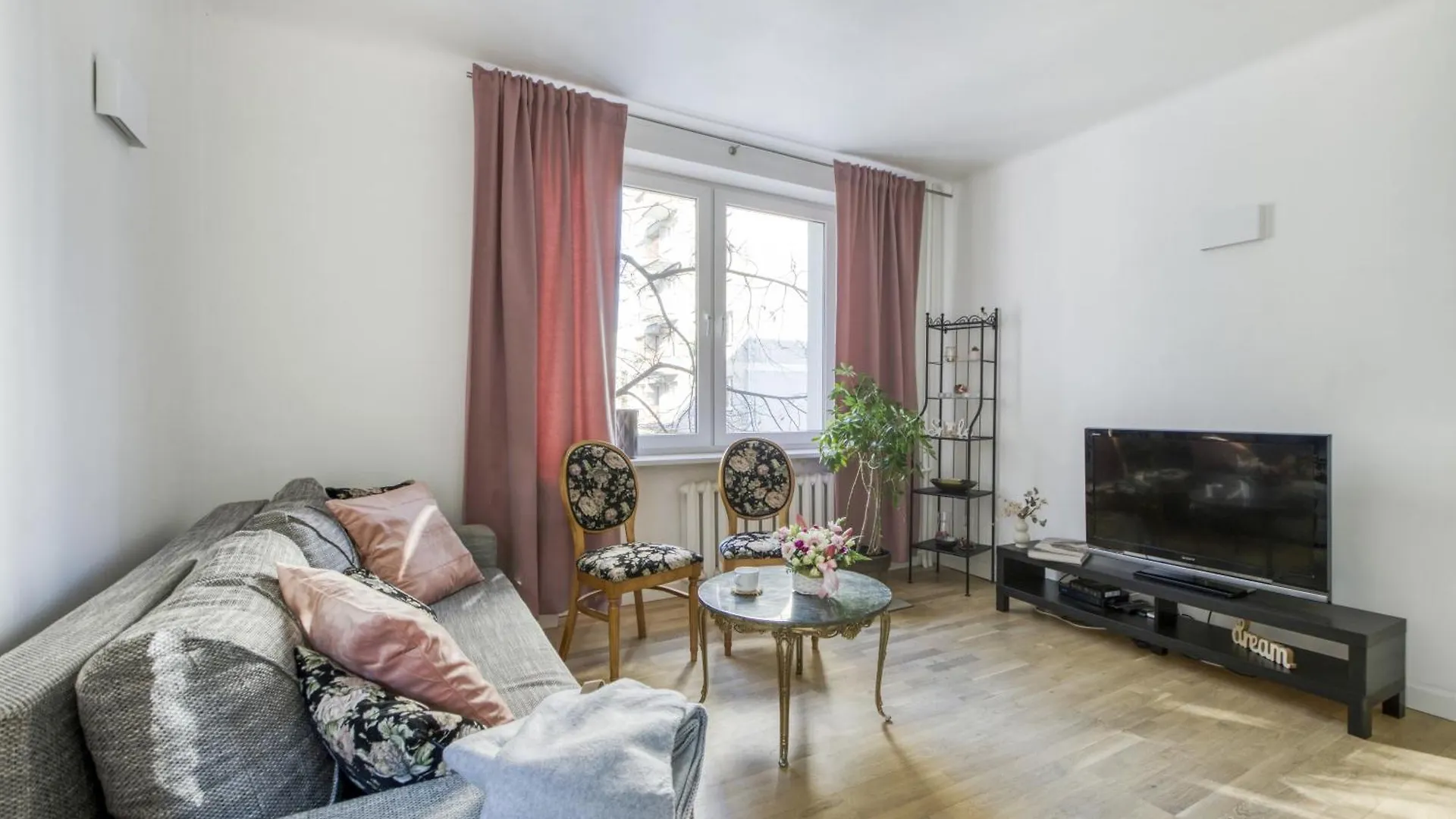 Warsaw City Center Apartment
