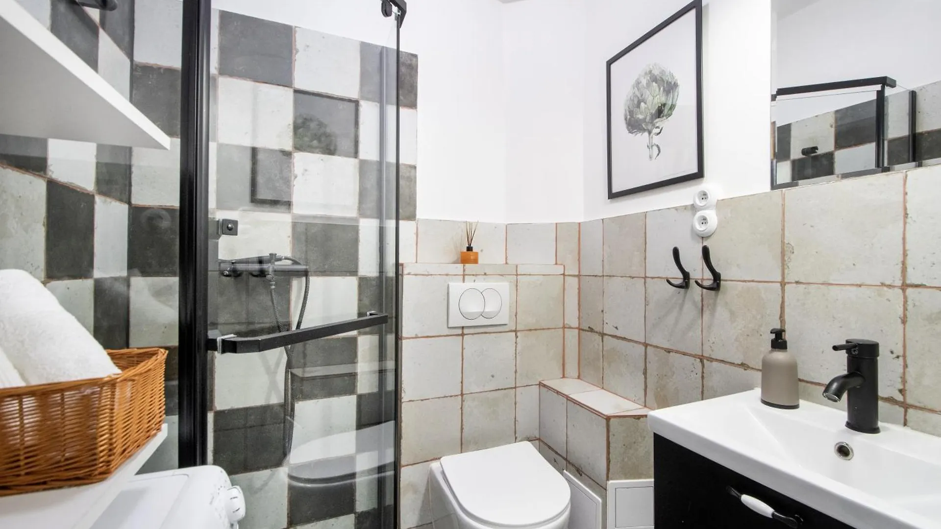 Warsaw City Center Apartment